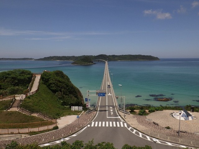 豊北町神田側から望む角島大橋